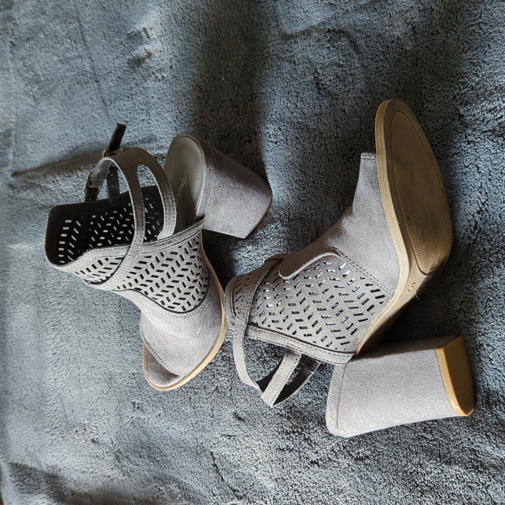 Gray American Eagle Weldon Booties (size 5)